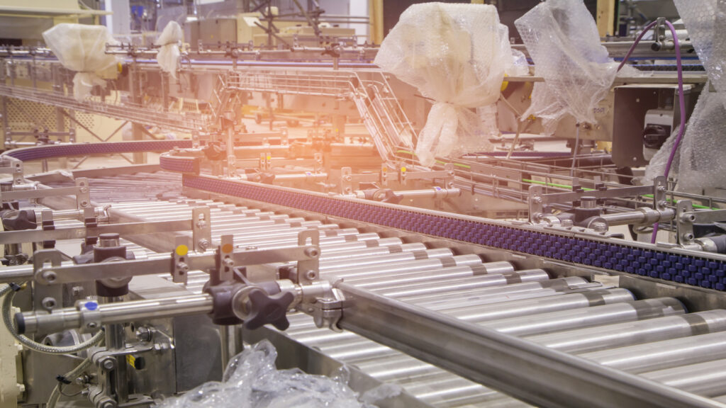 esteiras levando produtos para Ensaios Não Destrutivos